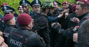 Силовики задержали активистов у въезда в Киранц. 20 мая 2024 г. Фото: regnum.ru https://regnum.ru/news/3890139